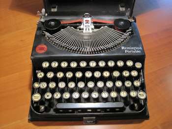 MACCHINA DA SCRIVERE REMINGTON PORTATILE